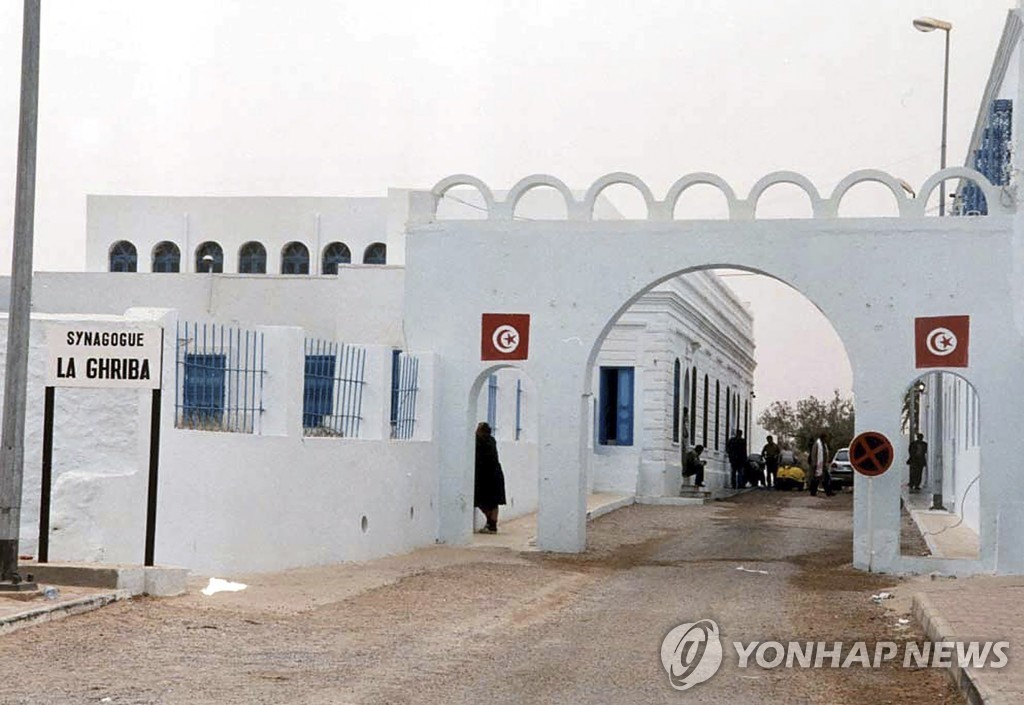 튀니지 유대회당 인근서 무차별 총격…순례객 등 4명 사망