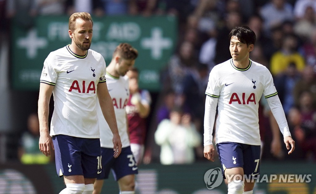 오프사이드에 운 손흥민 '슈팅 0개'…토트넘, UCL 진출 실패