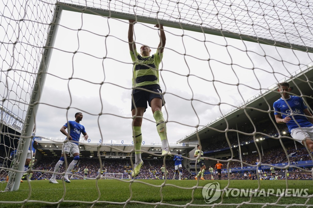 맨시티, EPL 우승까지 '1승'…홀란 36호 골로 에버턴에 3-0 완승