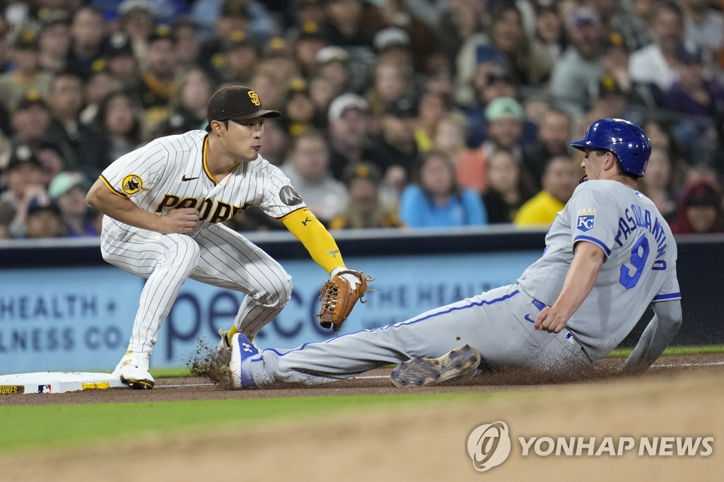 김하성 시즌 첫 희생플라이로 1타점…팀은 또 패배