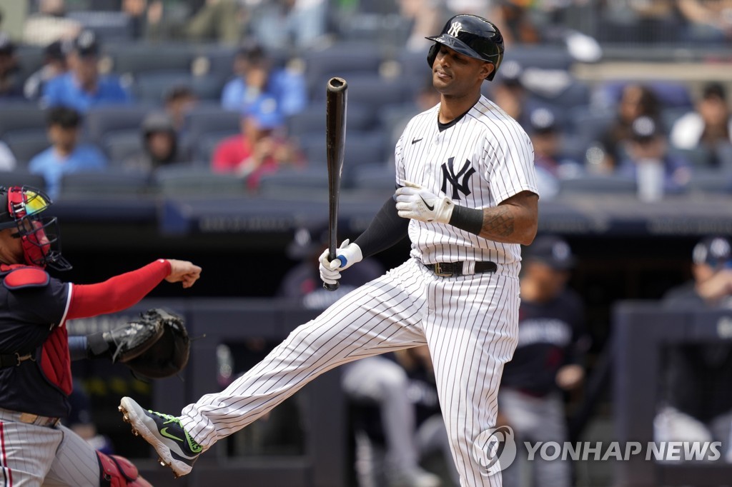 인내심 바닥난 MLB 양키스, 외야수 힉스 방출대기