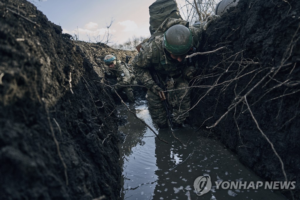 바흐무트 장악 러, 다음 행보는…"공세 멈추고 반격 대비"