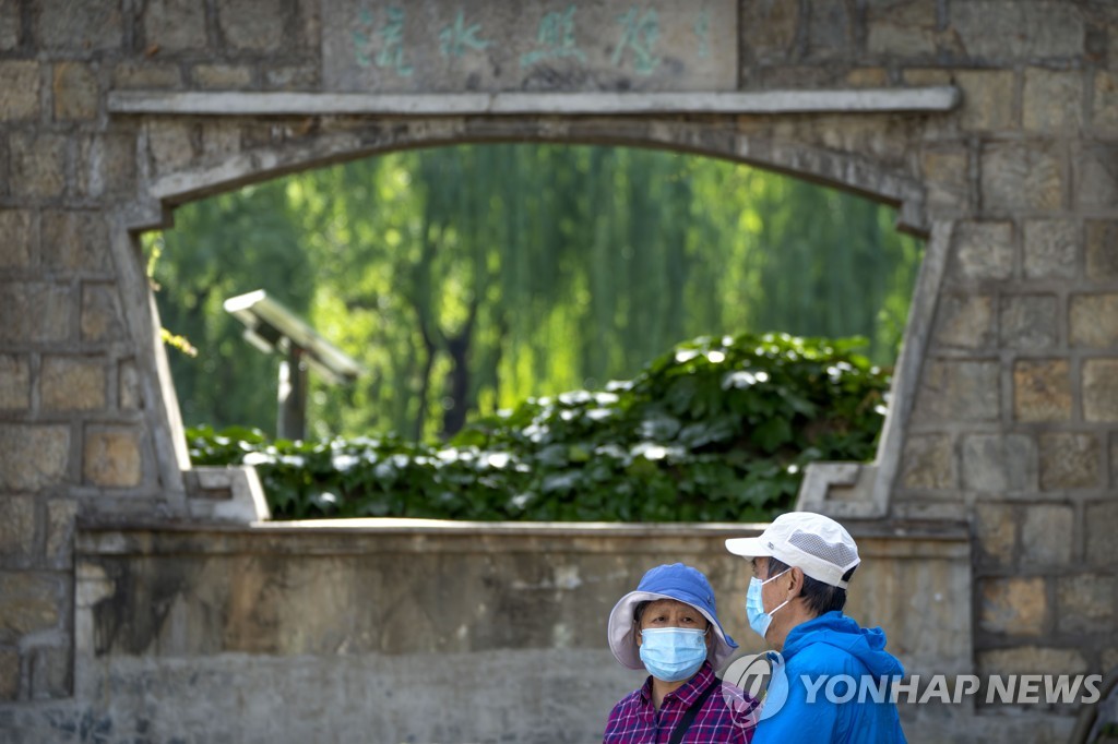 비상사태 해제됐지만…전세계서 코로나로 4분에 1명 숨진다