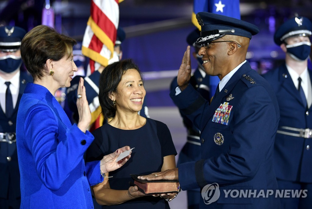 바이든, 브라운 美공군총장 합참의장 지명…흑인으론 두번째