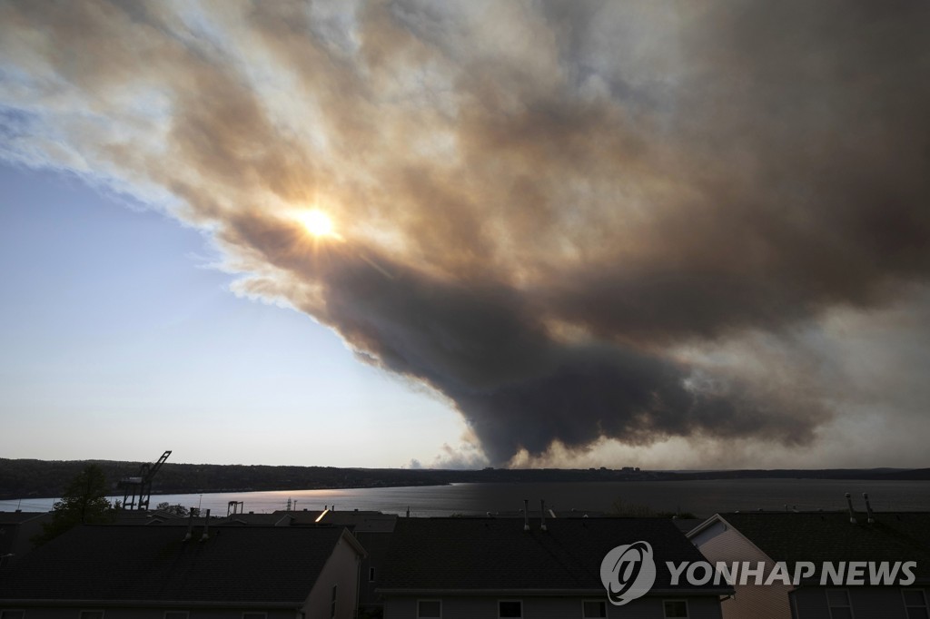 캐나다 동부에도 산불 확산…수천가구에 대피 명령