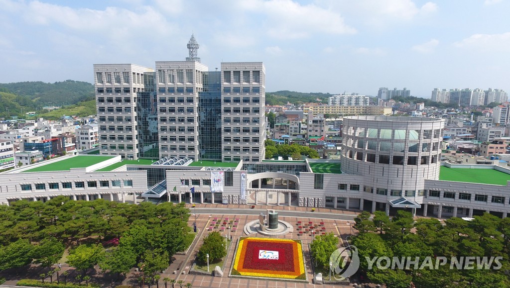 진주 가로 청소노동자들 "용역업체 편법에 토요일 근무" 반발