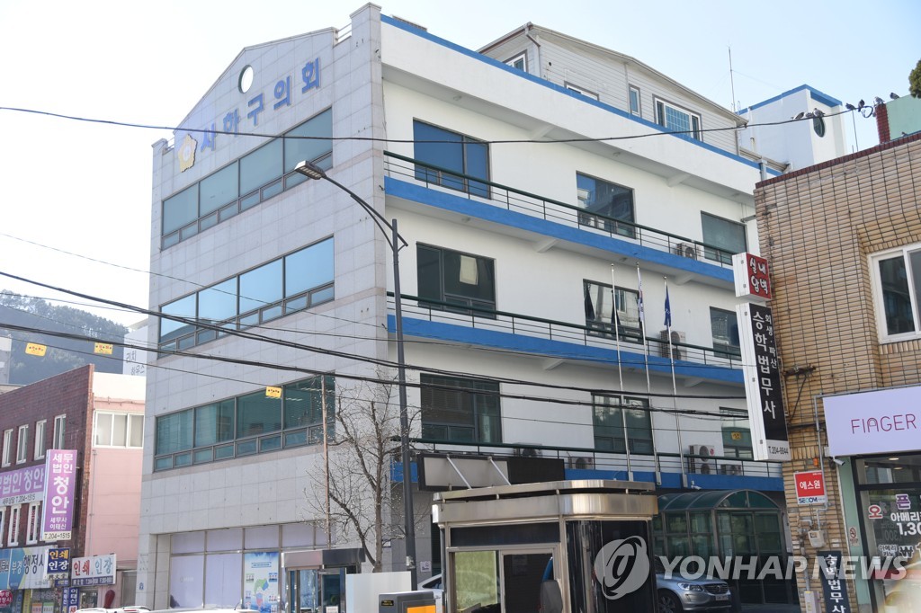 청년 탈모 치료비 지원합니다…부산 사하구의회 조례 통과