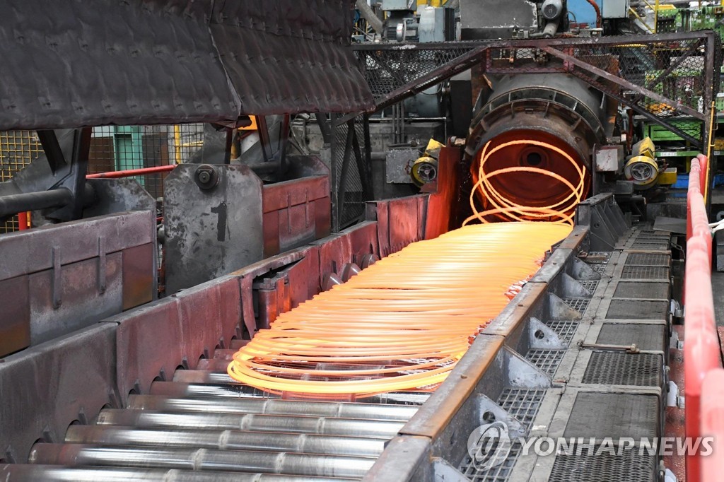 전기료 인상에 산업계 "경기침체에 비용부담까지…엎친데덮친격"