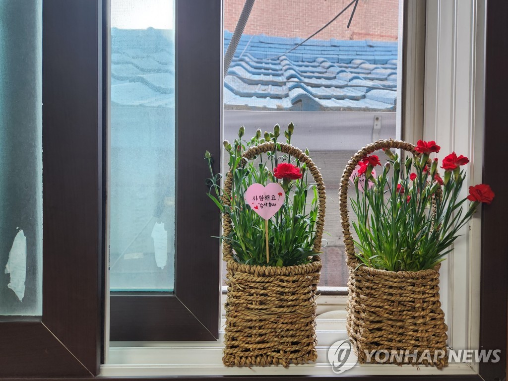 갈 곳 없는 학대 피해노인들…쉼터에서 맞은 씁쓸한 어버이날