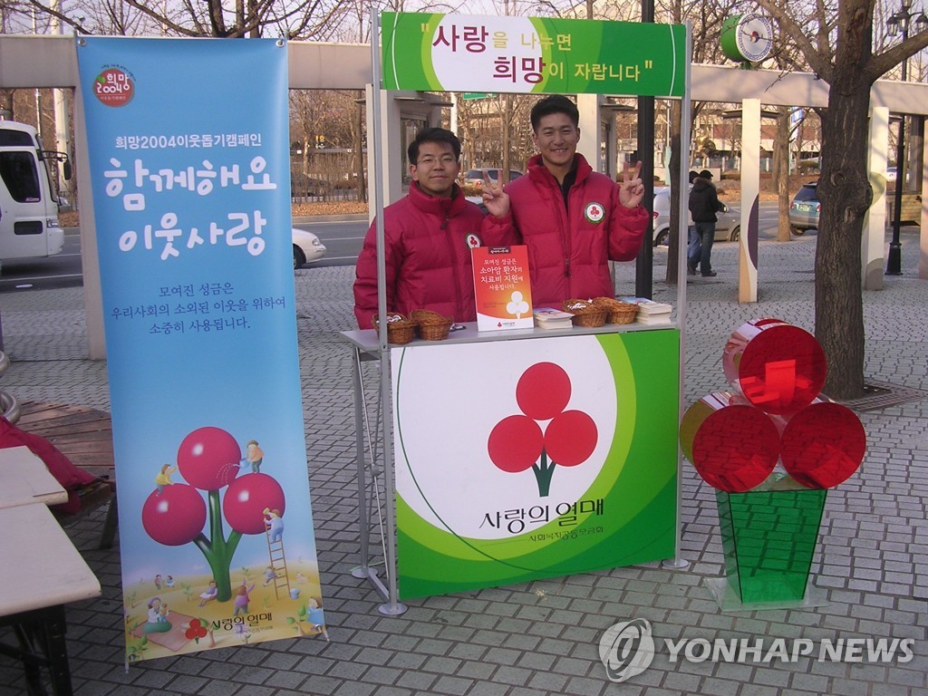 [삶] 제사상에 술대신 바나나우유…엄마아빠 없는 아기 공영장례 빈소