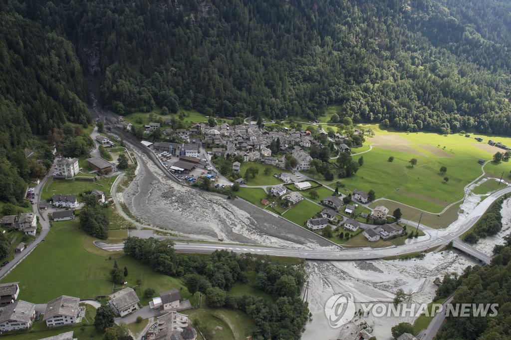 "200만㎥ 거대 암석 덮쳐온다"…스위스 산간마을에 대피령