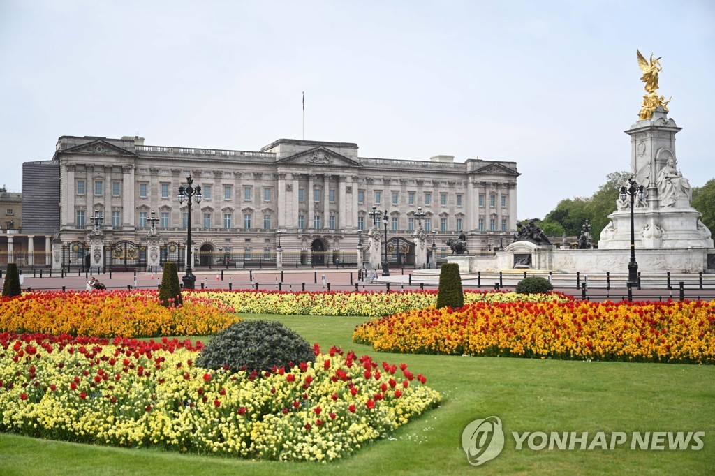 찰스3세 재산 최소 3조…왕실에 국가 지원 필요한가