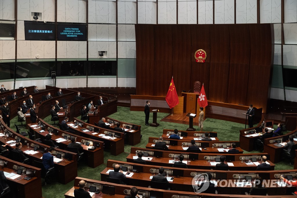 "'친중 애국자'만 선거 나서라"…쪼그라드는 홍콩시민 참정권