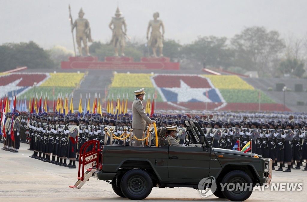 "미얀마군 병력, 과거 추정치 절반인 15만명 수준으로 급감"
