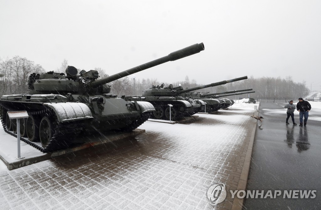 "러, '유물급' 옛 소련제 전차 T-55까지 우크라 전선 투입"