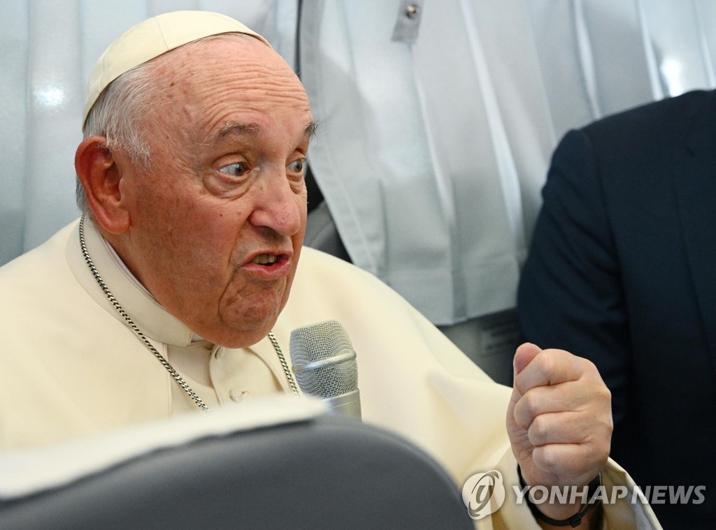 교황 "우크라 전쟁 종식 위한 비밀 임무 수행 중"