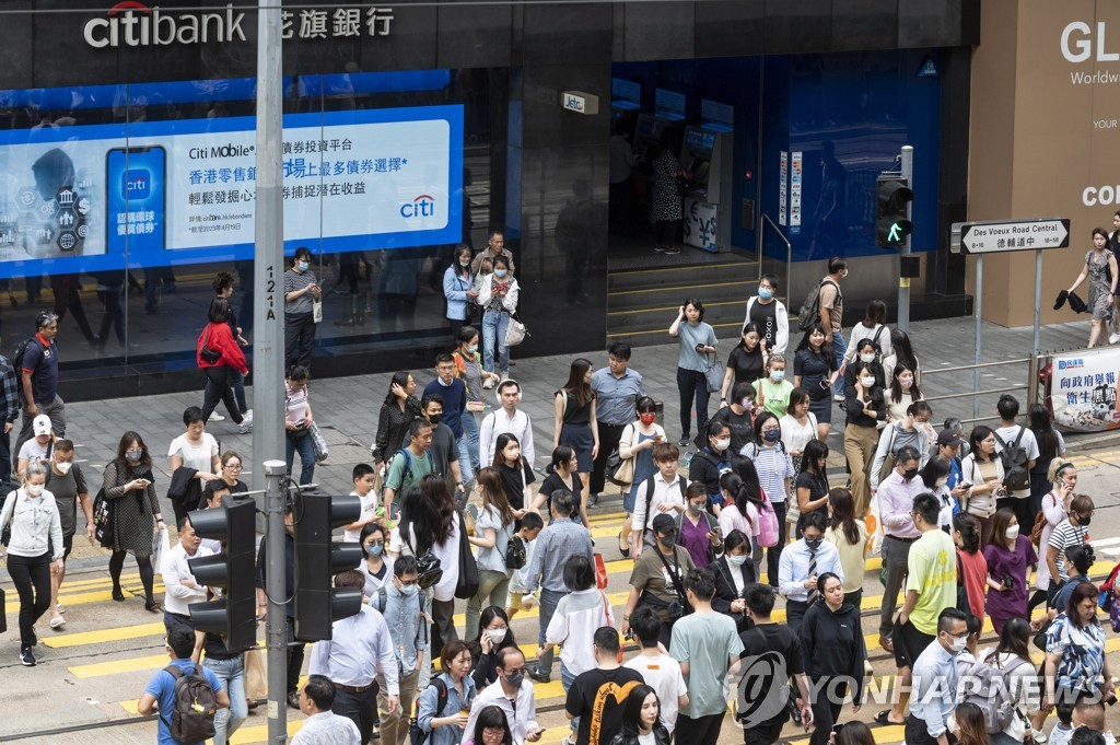 홍콩, 3년여만에 코로나19 대응 수준 '경계'로 낮춰