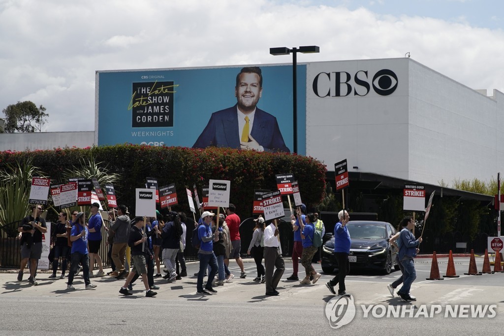 "코로나도 버텼는데"…美작가조합 파업에 LA 등 지역경제 '타격'