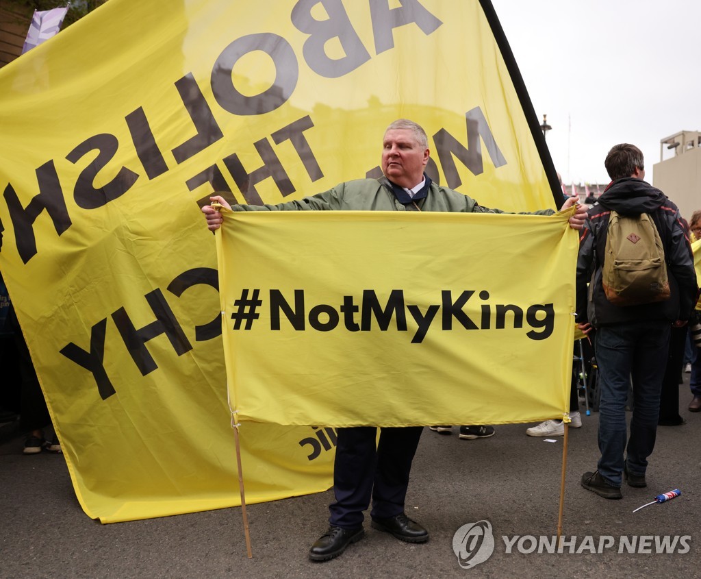 영국 경찰, 대관식 앞두고 '반군주제' 단체 대표 체포