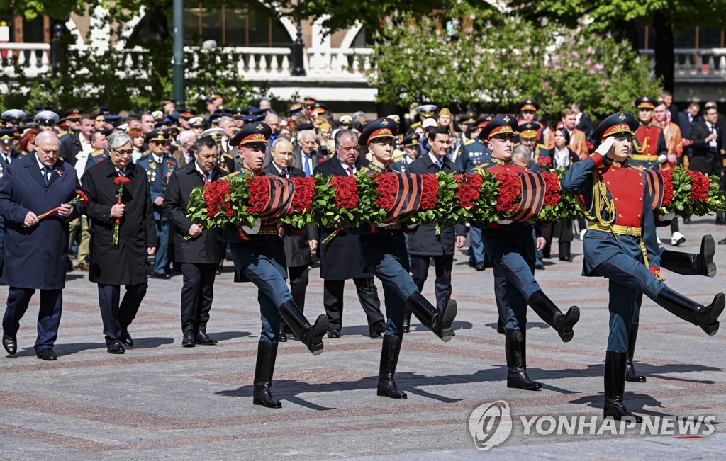 "진짜 전쟁", "서방 인질정권"…푸틴 전승절 연설 과격해졌다(종합)