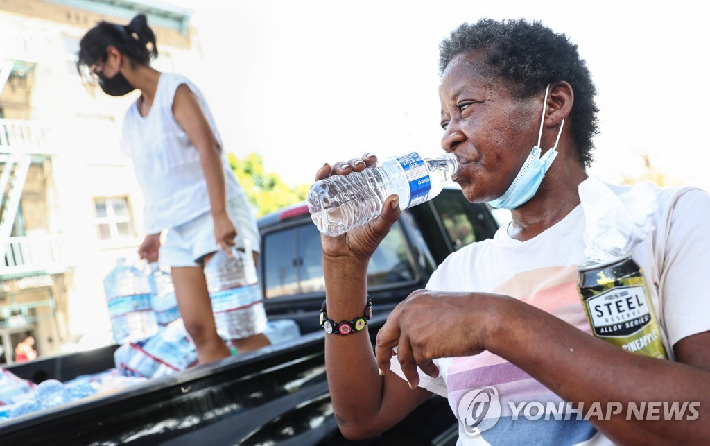 "美 폭염에 정전 겹치면…피닉스시 인구 절반 응급실 실려갈수도"