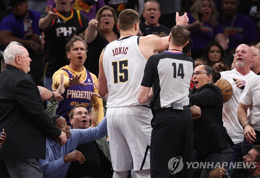 '요키치 트리플더블' 덴버, NBA 챔피언결정전 진출에 '1승만 더'