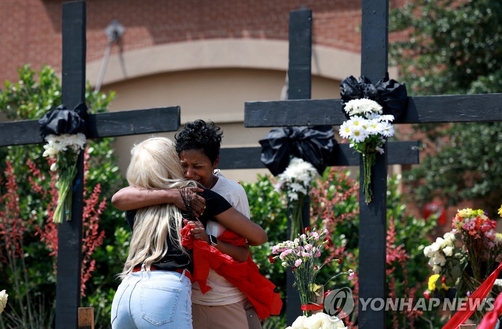 "美텍사스 총기난사범, 쇼핑몰 가장 붐비는 시간대 검색"