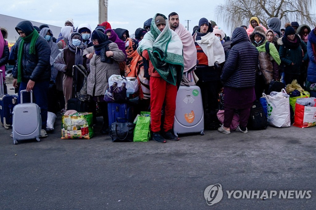 우크라 피란민 절반은 다시 집으로…"삶은 이어져야"