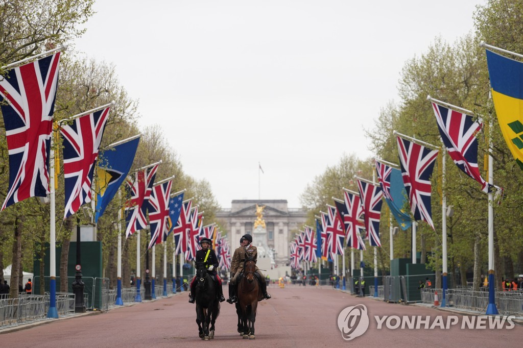 [르포] 대관식 채비로 분주한 英 런던…곳곳에 찰스 3세 얼굴