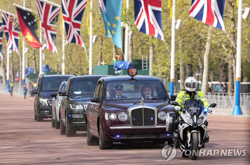 英 대관식 직전 공공질서법 발효 논란…"경찰 2만9천명 투입"(종합)