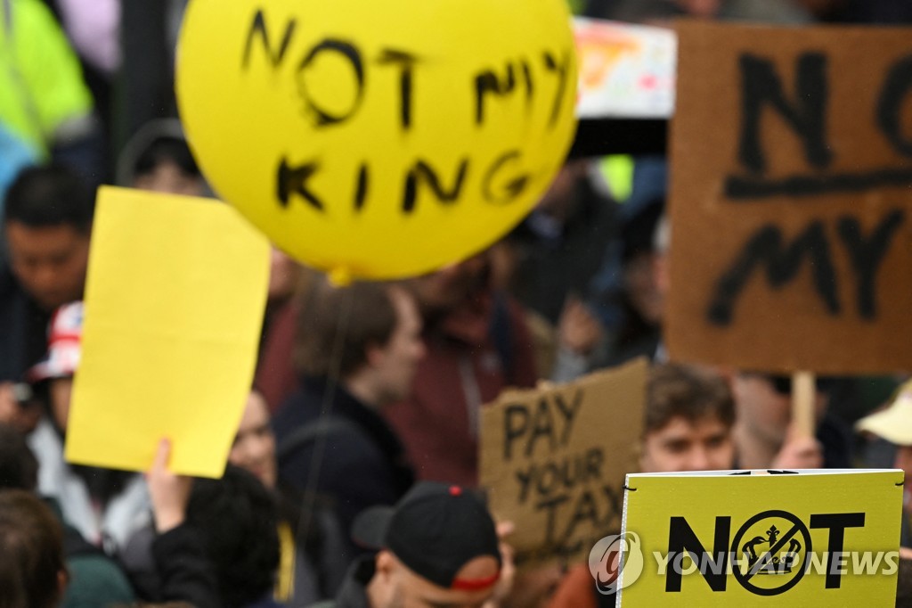 마침내 열린 찰스3세 시대…'왕의 행렬'로 영국 대관식일정 시작