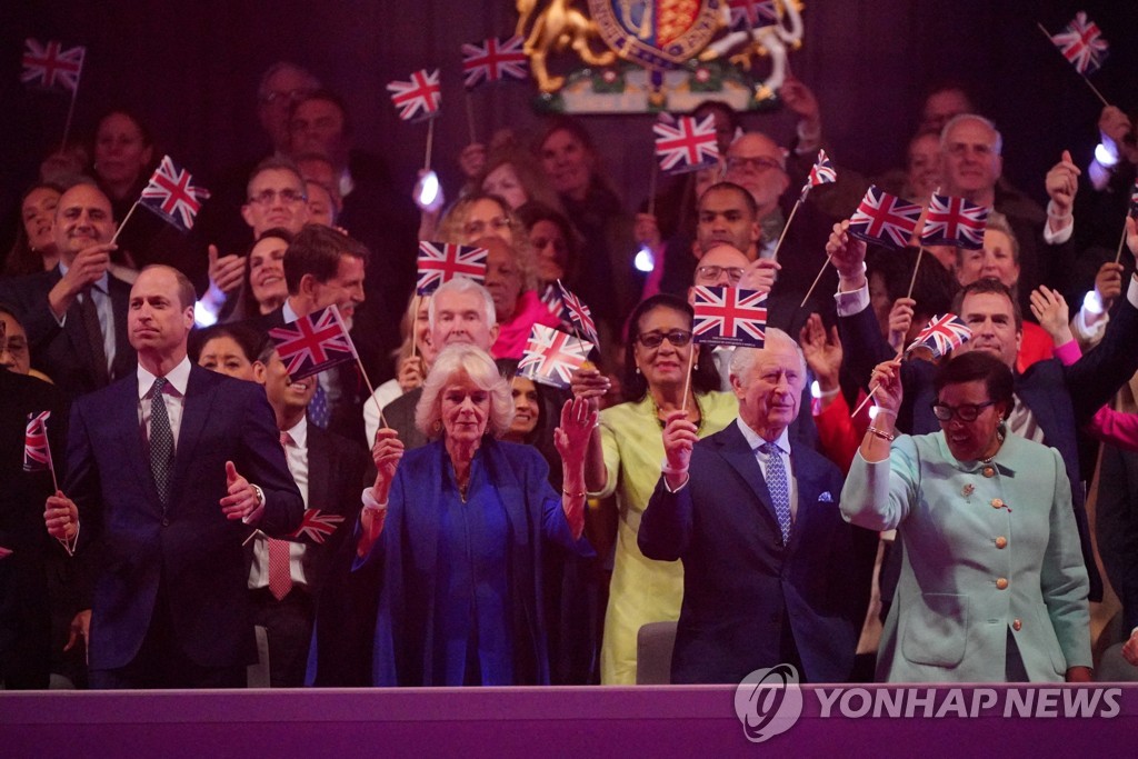 찰스3세 "최고의 대관식 선물, 영국민에 감사"…기념사진도 공개