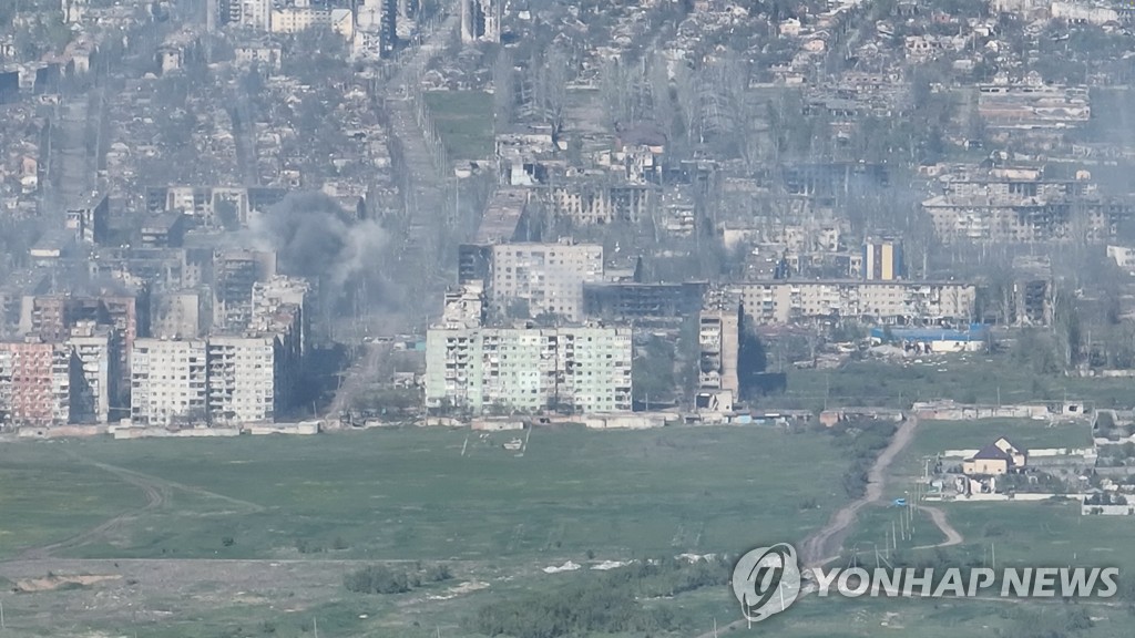 우크라 "바흐무트서 러 보병여단 궤멸"…러 '일부 퇴각' 시인