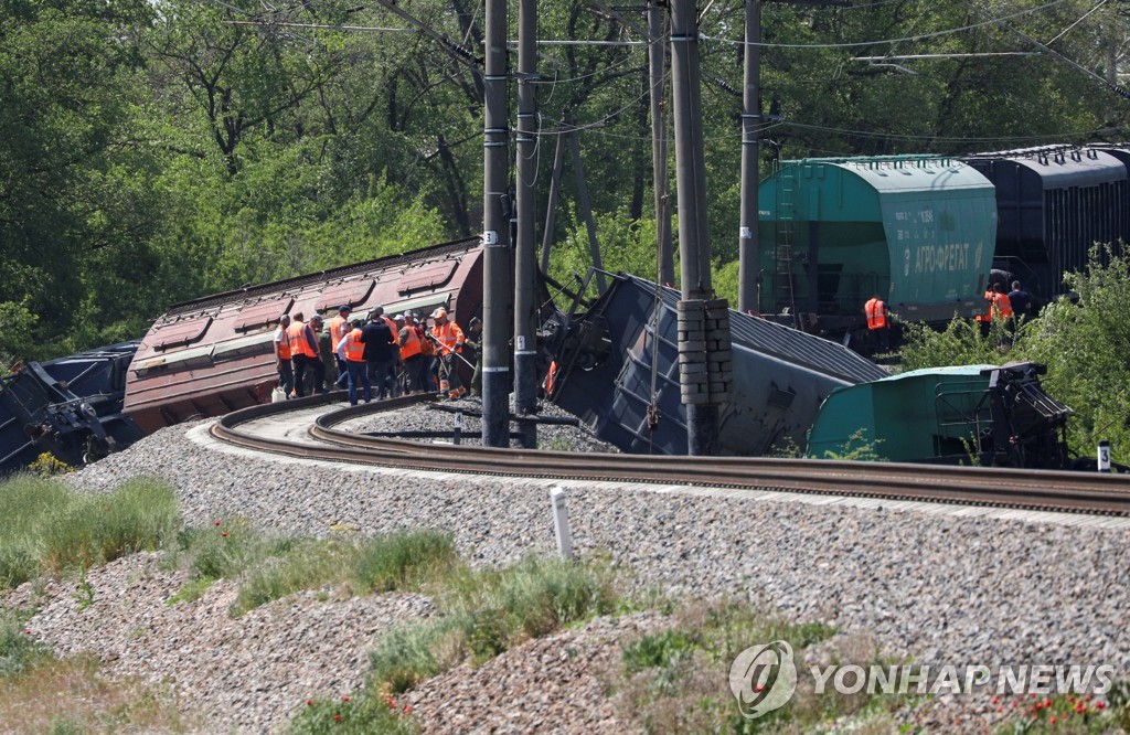 크림반도서 폭발의심 열차 탈선사고…러 "제3자 개입 탓"