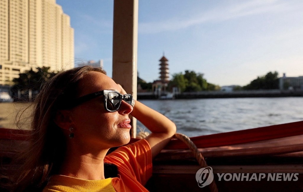 강아지 산책에 화분 물주기…고물가에 '짠내나는' 여행 숙박