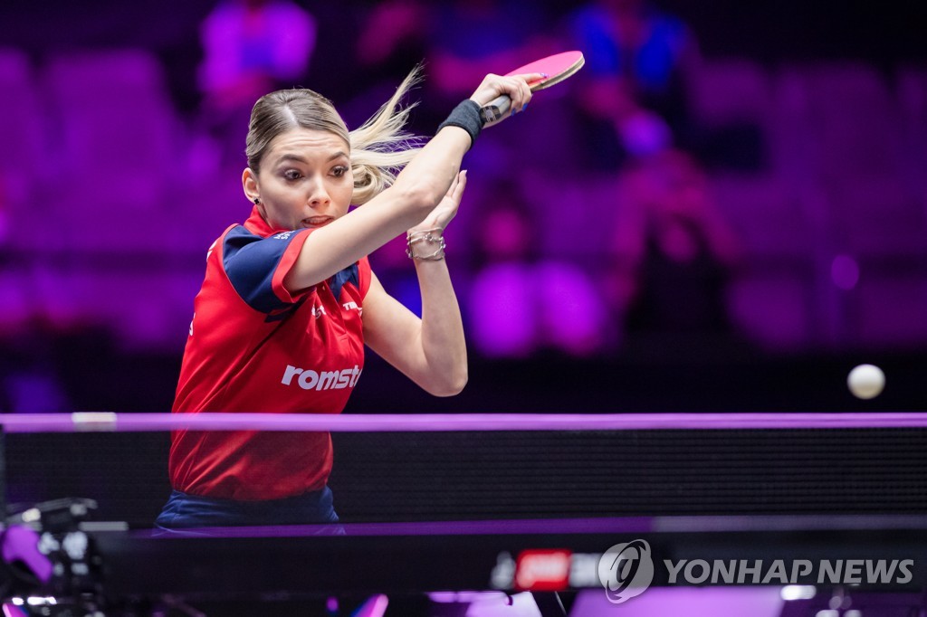 신유빈-전지희, '유럽 챔피언' 꺾고 세계탁구선수권 동메달 확보