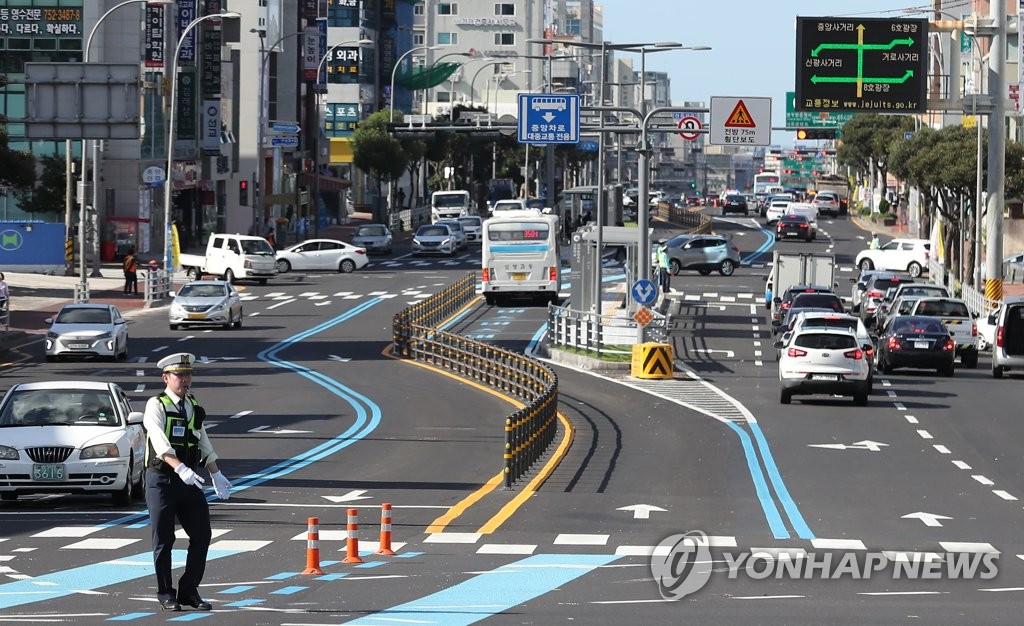 '왼쪽으로 타고 내리는' 버스 중앙차로 제주에 생긴다