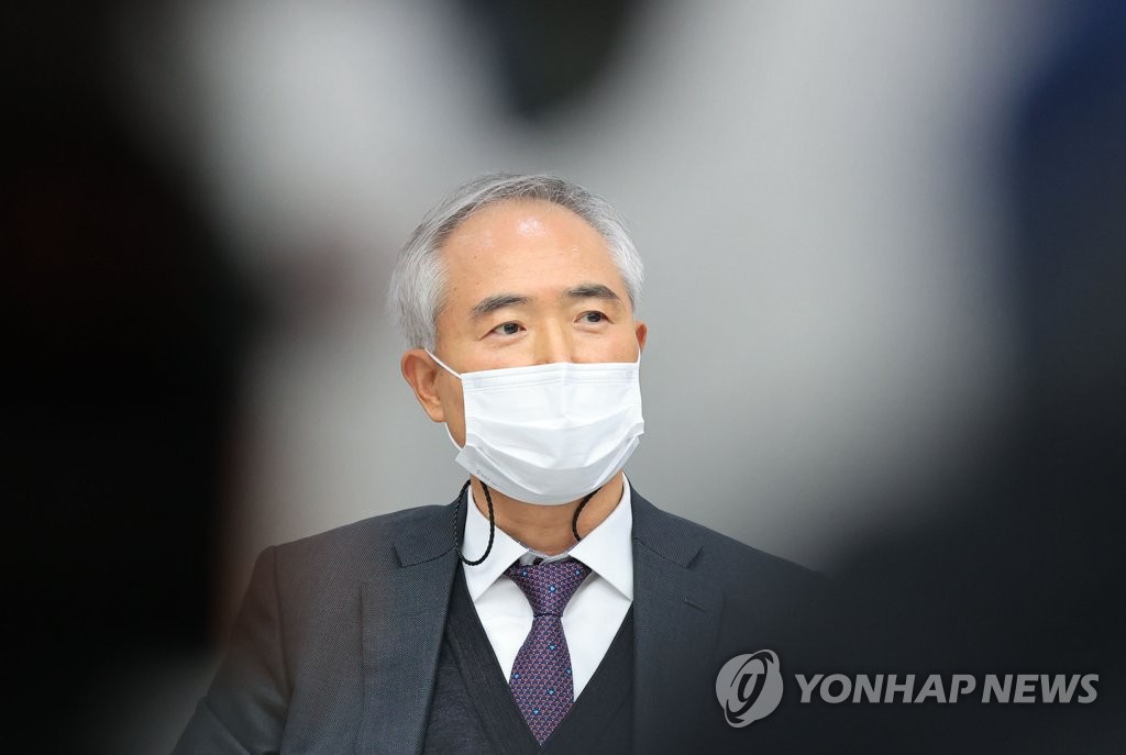 경찰 '고액 수임료 의혹' 양부남 전 고검장 구속영장