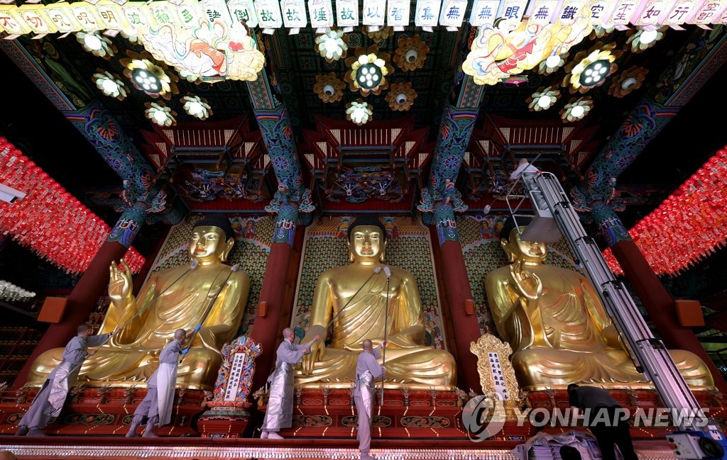 오늘 부처님오신날…전국 사찰서 4년 만에 제약없는 봉축법요식