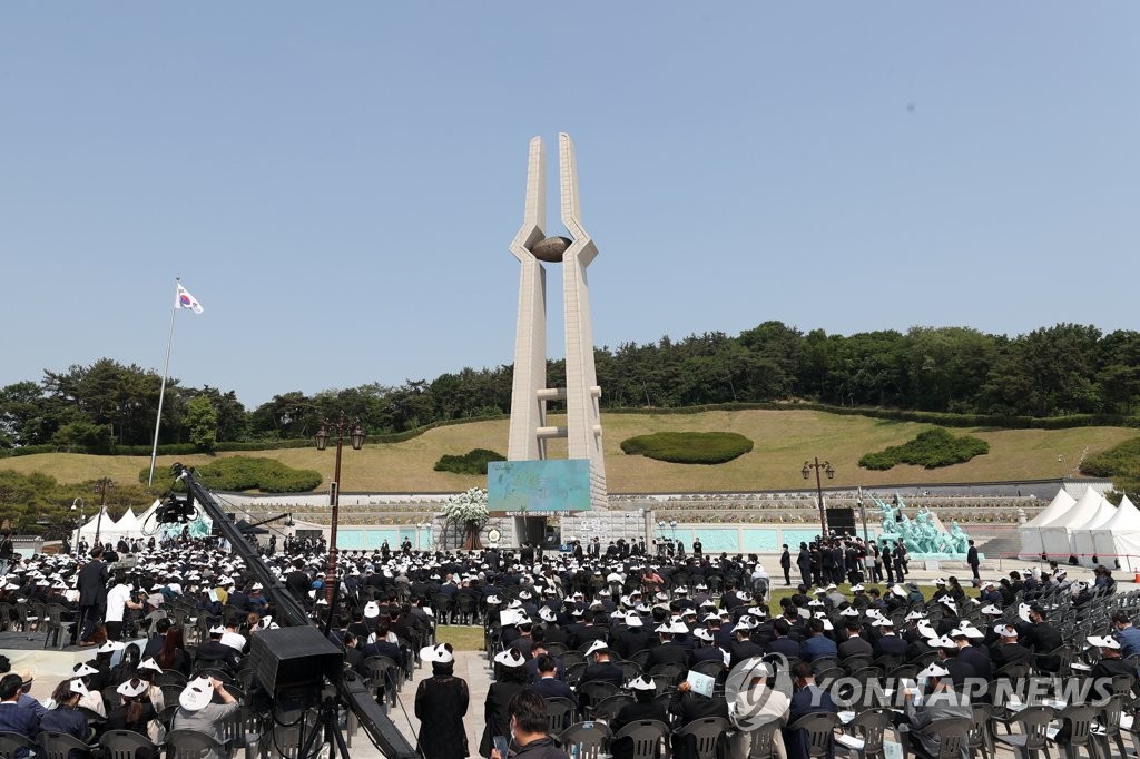 여야, 광주 5·18민주화운동 43주년 기념식 총집결