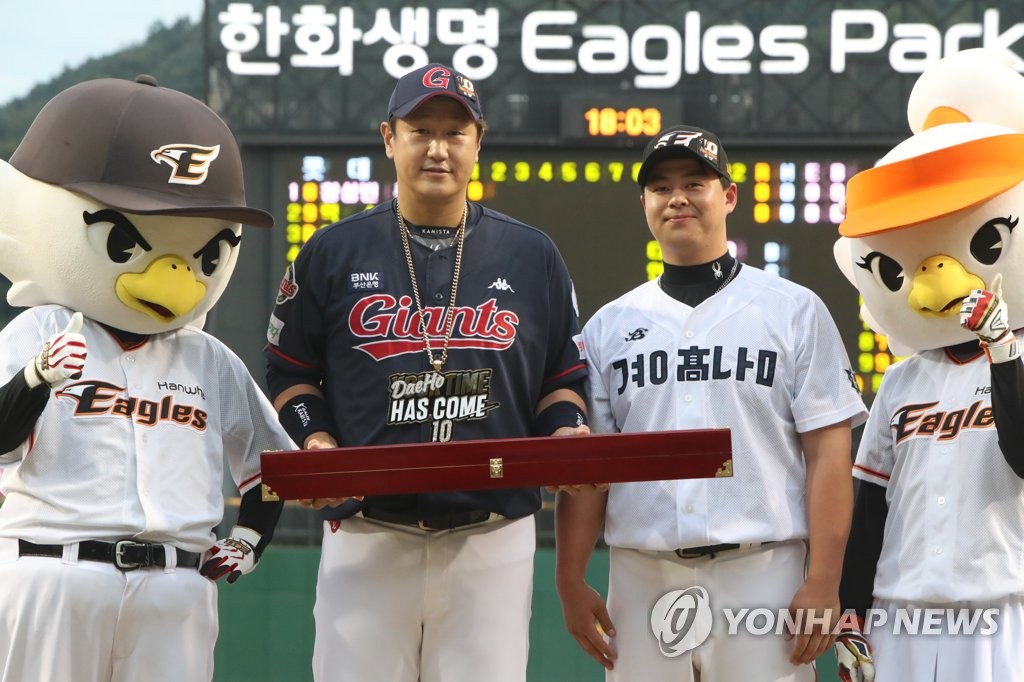 두려움 없이 과감하게…'이대호 향기' 풍기는 한화 노시환