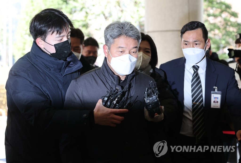 용산서 정보관 "정보과장, 이태원 인파 보고서 은폐 회유"