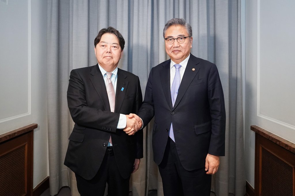 한일 외교장관, G7 계기 히로시마서 회담…"글로벌 현안서 공조"