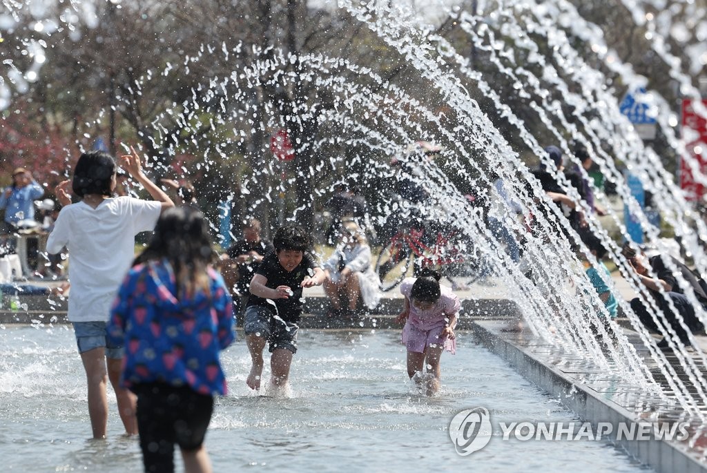 낮 기온 올라 더운 수요일…최고 28도