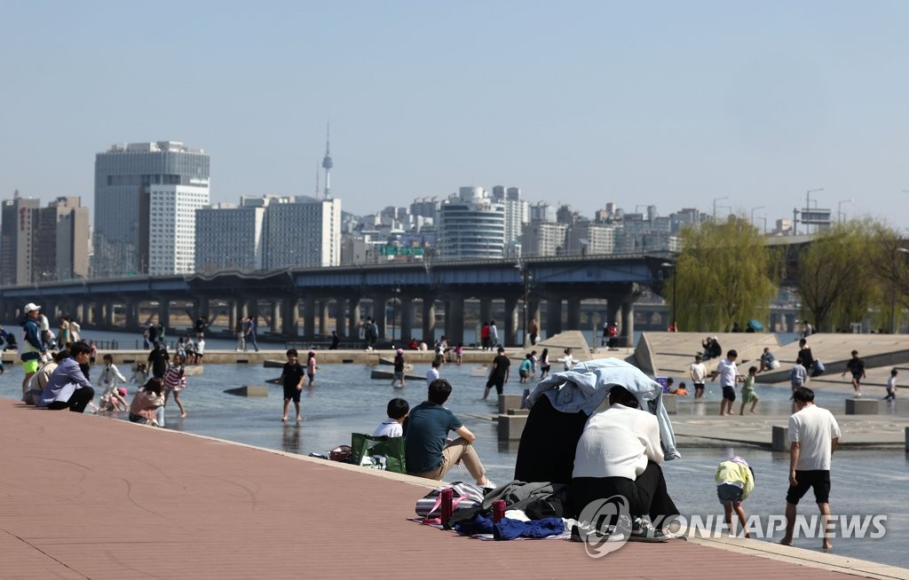 맑고 더운 토요일…낮 최고기온 30도