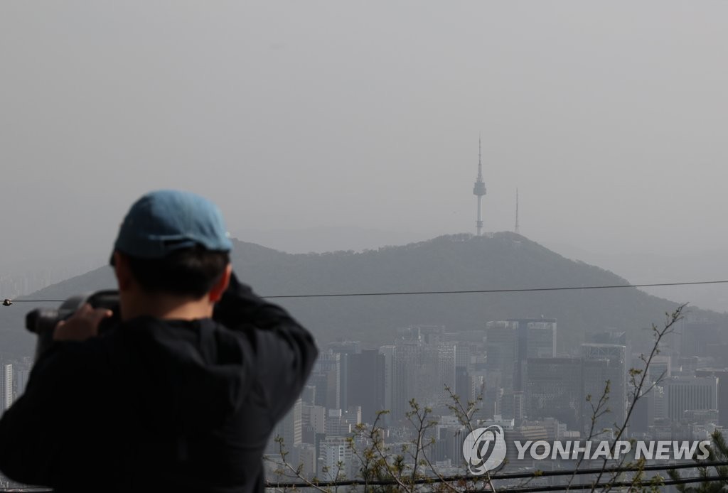 [내일날씨] 흐리다 맑지만 황사 미세먼지 '나쁨'…낮 20∼27도