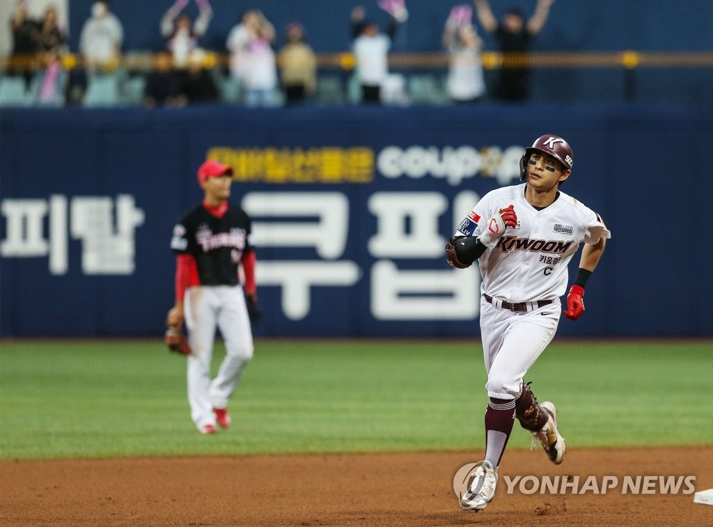 '까까머리'로 심기일전한 이정후, 시즌 첫 연속 멀티히트