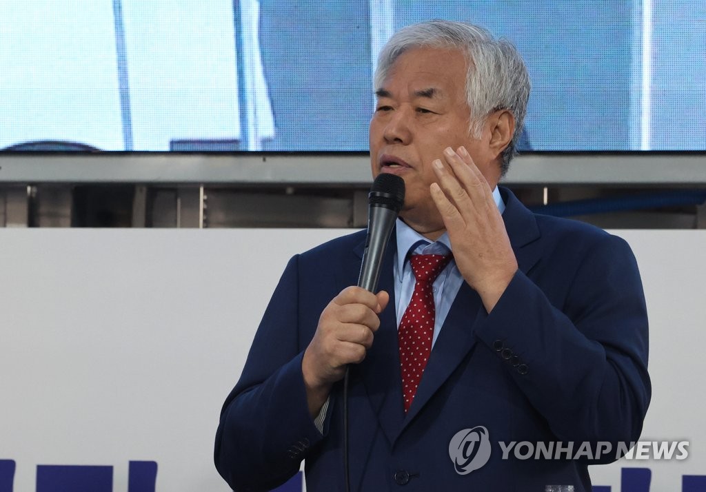 이영훈 목사, '전광훈 지지 논란' 발언 사과…"정치적 오해 없길"