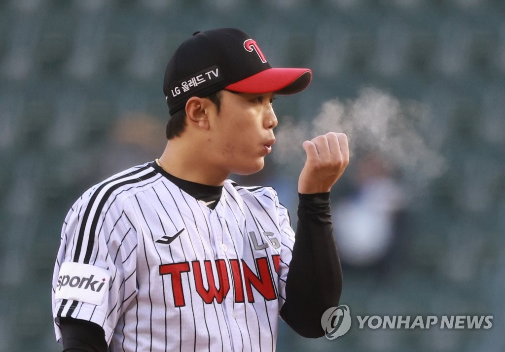 염경엽 LG 감독 "김윤식, WBC 핑계는 이제 끝…정상 궤도 가야"