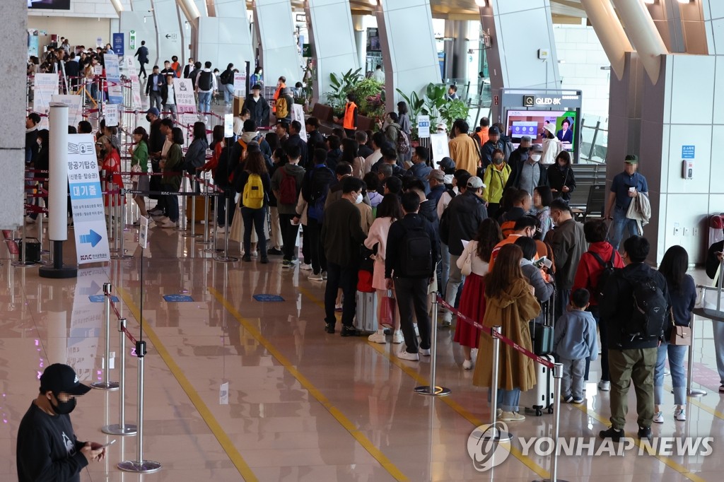 김포공항서 오전 29편 출발지연…"수학여행 수하물 검사때문"